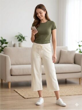 GAP White Cargo Capri Pants
